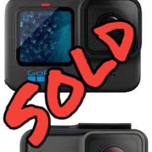 GoPro hero 5 black with accessorie kit,battery,memory card